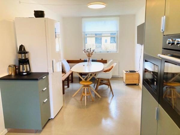 Villa Med Private Værelser Delt Badeværelse/køkken, Viby Sj. - Dinamarca