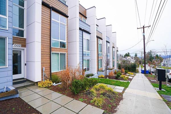 A la foto es mostra l'objecte Modern Home, Rooftop view, 3 block Beacon station situat a la ciutat de Seattle.