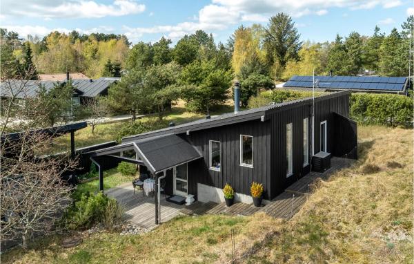 A la foto es mostra l'objecte Awesome Home In Grenaa With Kitchen situat a la ciutat de Grenå.