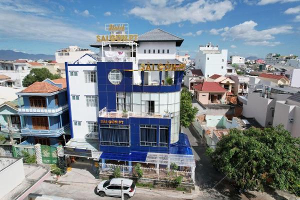A la foto es mostra l'objecte Saigon PT Hotel situat a la ciutat de Ấp Bình Hưng.