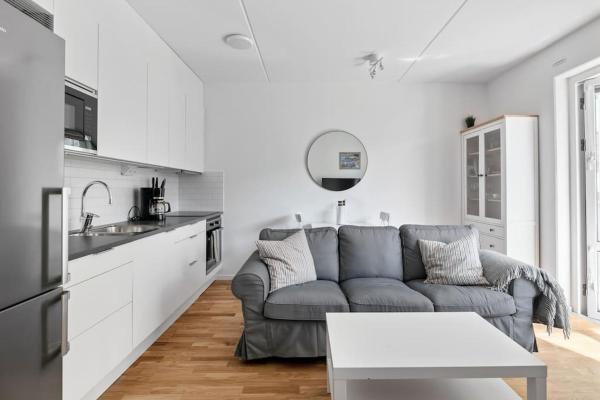 Na zdjęciu widoczny jest obiekt Brand new home in Barkabystaden położony w mieście Barkarby.