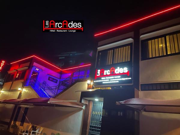 A la foto es mostra l'objecte HOTEL LES ARCADES situat a la ciutat de Abomey-Calavi.