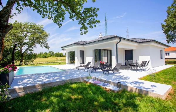 Na zdjęciu widoczny jest obiekt 3 Bedroom Amazing Home In Rasa położony w mieście Raša.