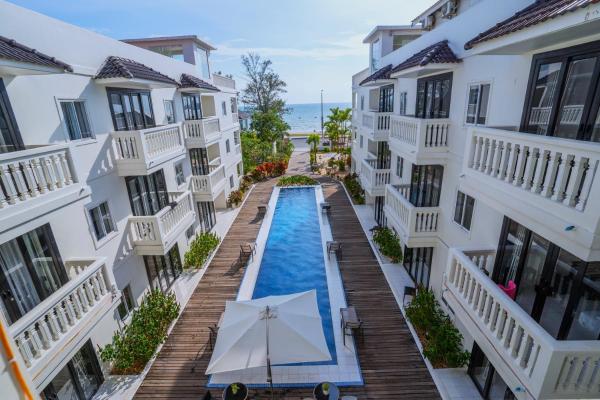 På bildet vises objektet Mary Beach Hotel & Resort som ligger i byen Koh Krabey.