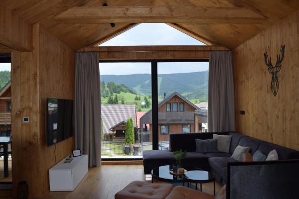 写真にはテルガート市にあるLuxury Chalet Telgartが写っています。