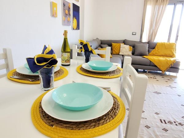 På billedet ses objektet The Yellow Apartment in Durres beliggende i byen Durrës.