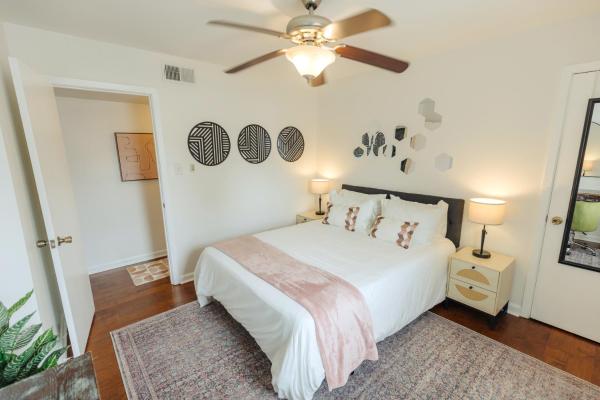 Centrally Located 2br Overton Square Unit 1 Fast Wifi Free Parking Yes Pets - Memphis, TN