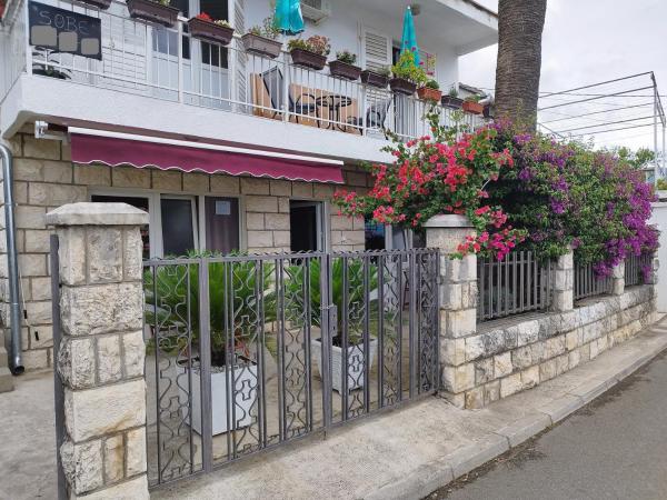 A la foto es mostra l'objecte Nikolina Apartments Herceg Novi situat a la ciutat de Herceg-Novi.