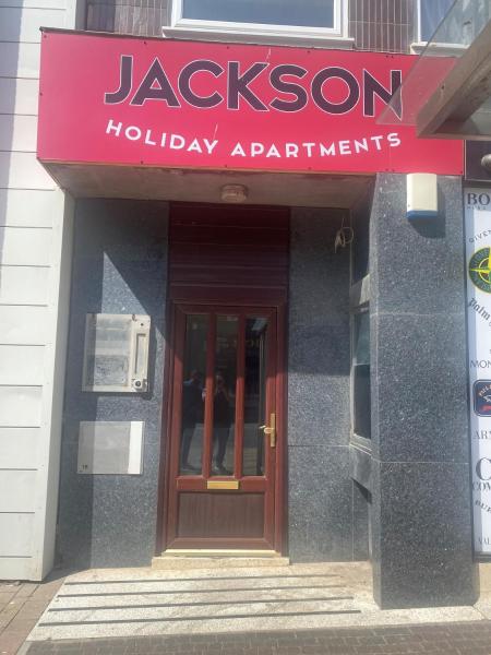 På billedet ses objektet Jackson Holiday Apartments beliggende i byen Blackpool.