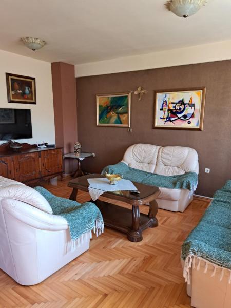 A la foto es mostra l'objecte Olivija situat a la ciutat de Ohrid.