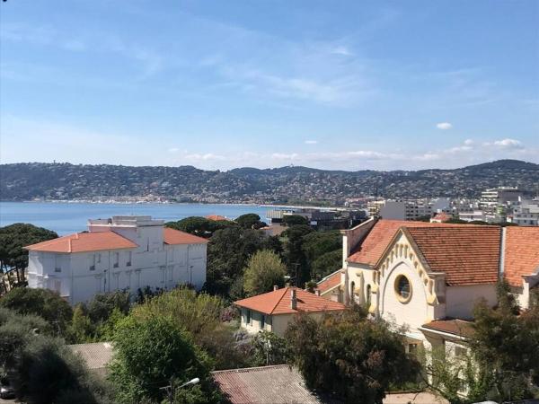 På billedet ses objektet Amazing Sea view beliggende i byen Antibes.
