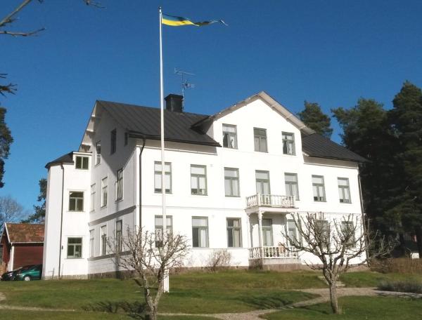Na zdjęciu widoczny jest obiekt Höganlid Bed & Breakfast położony w mieście Hävla.