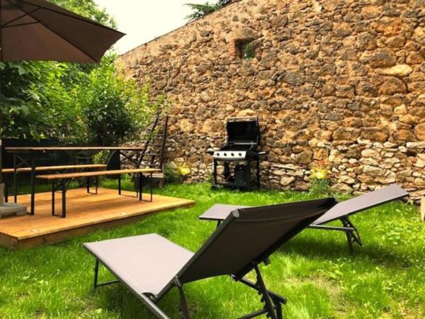 A la foto es mostra l'objecte Joli T2 Jardin, entre mer/verdon situat a la ciutat de Salernes.