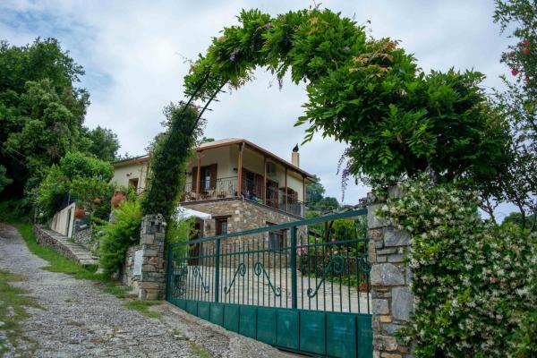 Nella foto è visibile l'oggetto Efi's Guest House situato nella città di Agios Dimitrios.