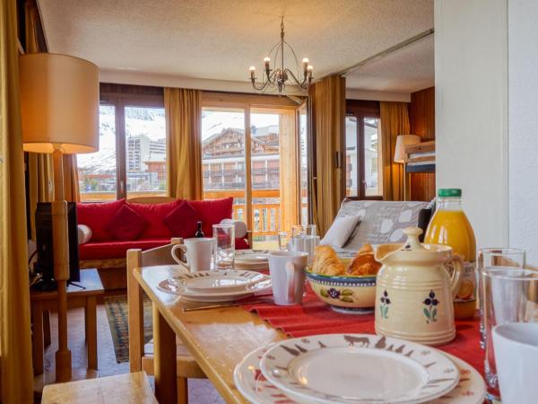 På billedet ses objektet Apartment Les Grandes Balmes I et II - Le Lac-9 by Interhome beliggende i byen Tignes.