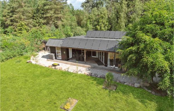 A la foto es mostra l'objecte Amazing Home In Glesborg With Wifi situat a la ciutat de Glesborg.