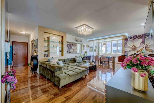 En la foto se muestra el objeto Spacious LUX BEACH Apartment ubicado en la ciudad de Split.