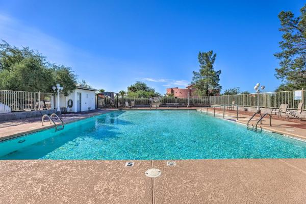 På billedet ses objektet Eloy Vacation Rental with Pool Access and Courtyard! beliggende i byen Eloy.