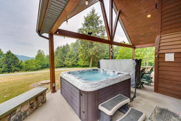 3-acre Benezette Cabin: Hot Tub, Grill & Mtn View - Pennsylvania