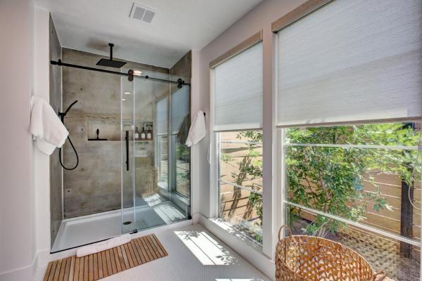 Foto 3: Off-Broadway - Modern woutdoor haven