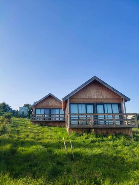 A la foto es mostra l'objecte Bungalow Blue - Cabana de Madeira situat a la ciutat de Nazaré.