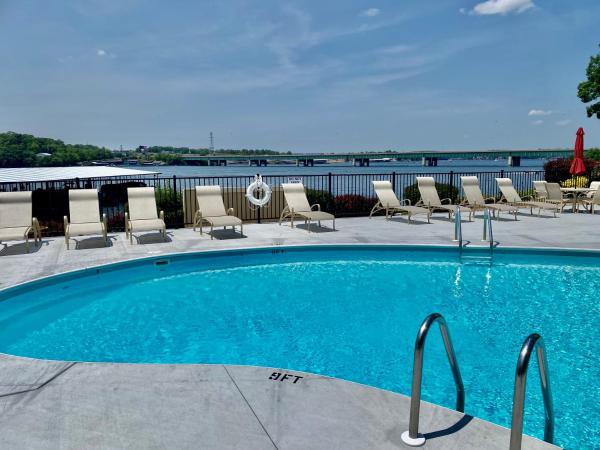 A la foto es mostra l'objecte Beautiful Lakefront 3br Private Condo situat a la ciutat de Osage Beach.