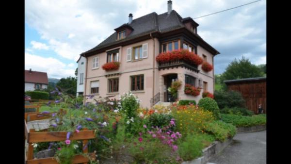 A la foto es mostra l'objecte Au chant de la rivière situat a la ciutat de Stosswihr.
