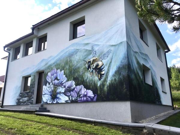 A la foto es mostra l'objecte Chata Studnička Šumiac situat a la ciutat de Šumiac.