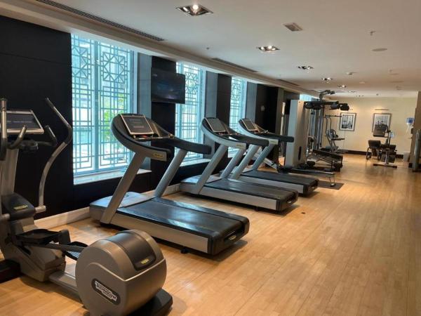 Φωτογραφία 6: 2BR Burj View with Balcony, Pool, Gym & Walk to Dubai Mall