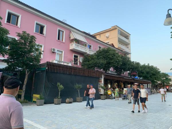 A la foto es mostra l'objecte apartement city center situat a la ciutat de Berat.