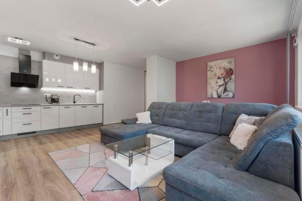 A la foto es mostra l'objecte Large 75 m2 Apartment next to Airport - Free Parking situat a la ciutat de Prievoz.
