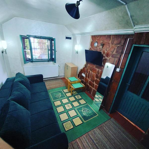 A la foto es mostra l'objecte Apartmani Bogatić situat a la ciutat de Bogatić.
