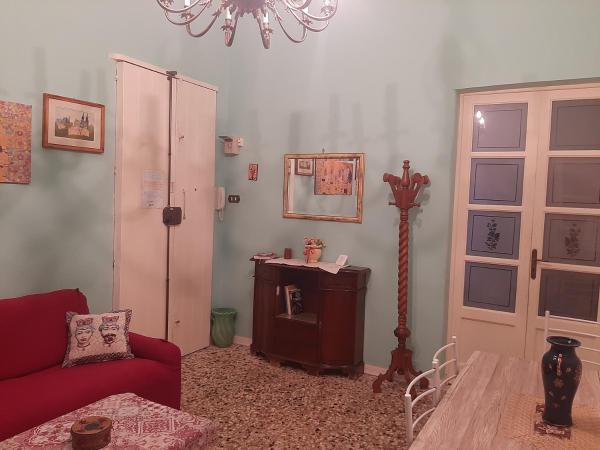 A la foto es mostra l'objecte La Salette situat a la ciutat de Catània.