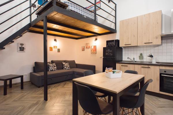A la foto es mostra l'objecte Madaleni Home Plebiscito situat a la ciutat de Nàpols.