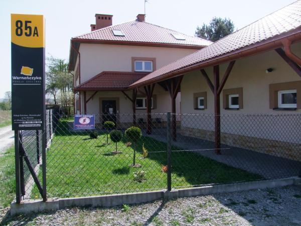 Na zdjęciu widoczny jest obiekt Warneńczyka 85A bezpłatny parking, faktura, prywatna łazienka, klimatyzacja położony w mieście Malawa.