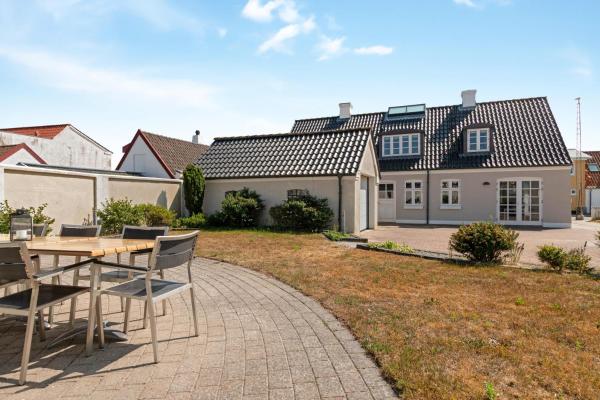 A la foto es mostra l'objecte Vendelbogade 7 - A Large, Central Holiday Home situat a la ciutat de Løkken.