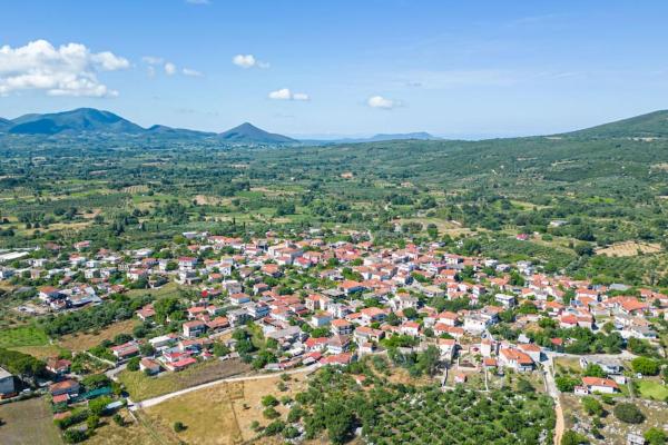 På bildet vises objektet Village house xatzis som ligger i byen Stréfi.