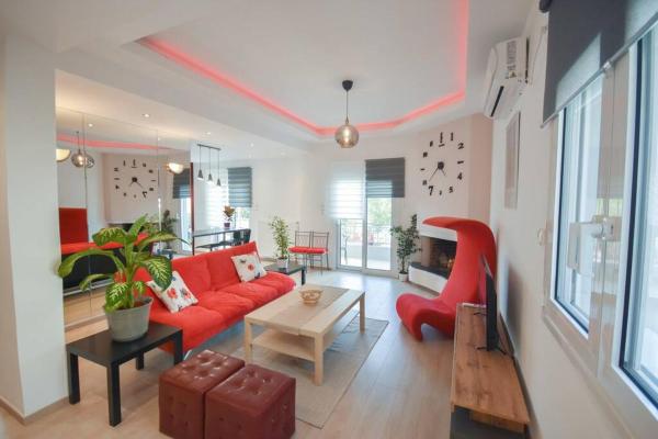 A la foto es mostra l'objecte Cozy Cloud Apartment situat a la ciutat de Markopoulon.