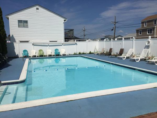 The photo shows the Regal Inn Hampton Beach located in the city of Hampton.