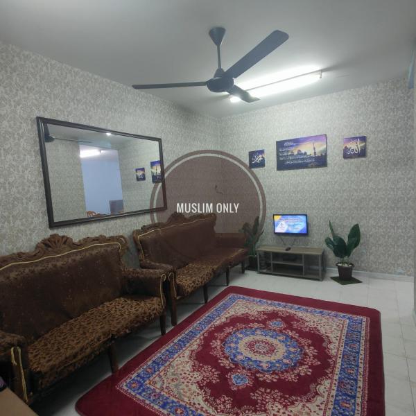 照片显示了位于Kuala Perlis市的THIFFAH HOMESTAY KUALA PERLIS物件。