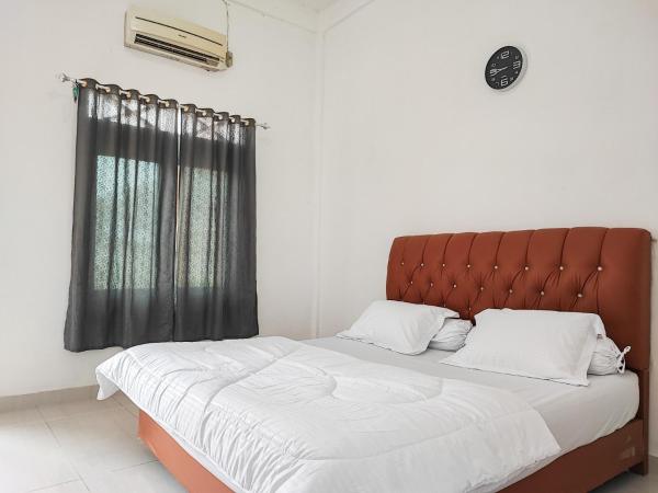 På billedet ses objektet Adela Homestay Syariah Near Universitas Muhammadiyah Jambi Mitra RedDoorz beliggende i byen Jambi.