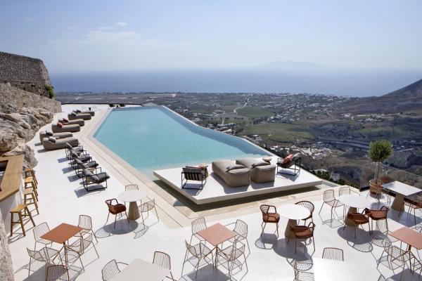 Na fotografii je vidět objekt Elessa Hotel nacházející se ve městě Pyrgos.