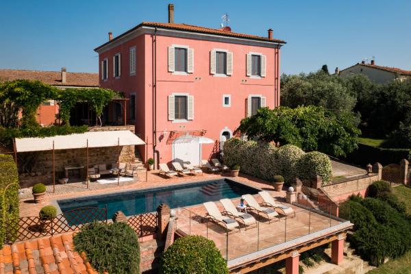 A la foto es mostra l'objecte Villa Angelica situat a la ciutat de Peccioli.