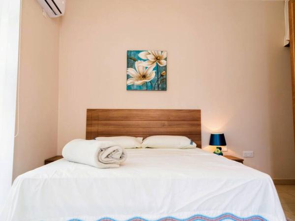 Na fotografii je vidět objekt Sea views apartment-wifi-sleep 5 nacházející se ve městě Marsaskala.