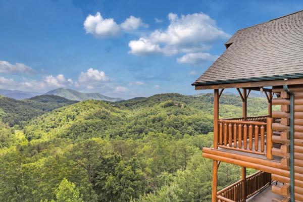 A la foto es mostra l'objecte Aurora,Free Tickets, Breathtaking Views, Cozy Cabin Retreat in the Smokies Comfort & Fun for All situat a la ciutat de Sevierville.