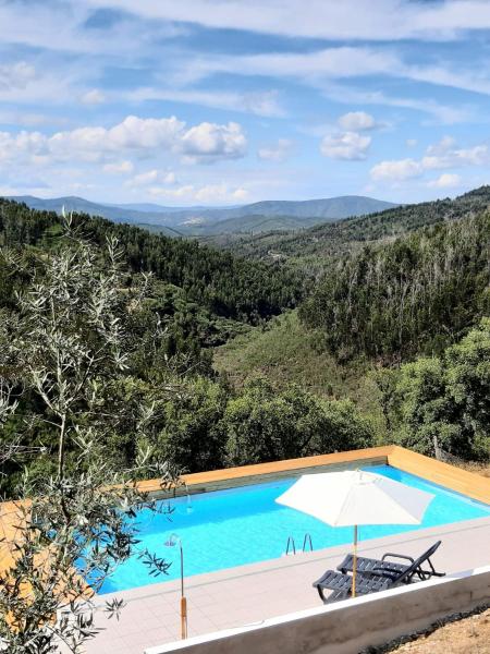 写真にはCarvalhal Cimeiro市にあるRetiro da Cava, piscina privadaが写っています。