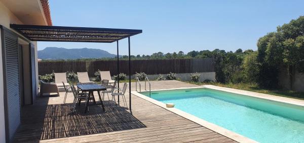 A la foto es mostra l'objecte Villa au cœur du maquis situat a la ciutat de Figari.