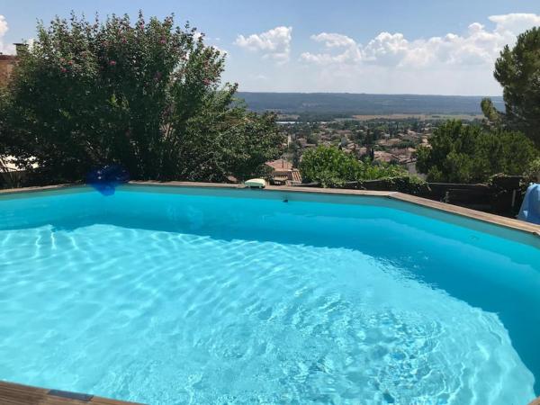 A la foto es mostra l'objecte Appartement sur la colline avec accès piscine situat a la ciutat de Volx.