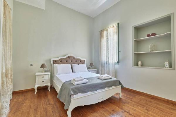 Centrally Yours: Spacious House in the City Center, Chania