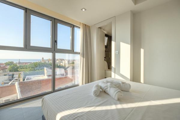 Sky-High Central Penthouse w. Stunning Views - 01, Chania